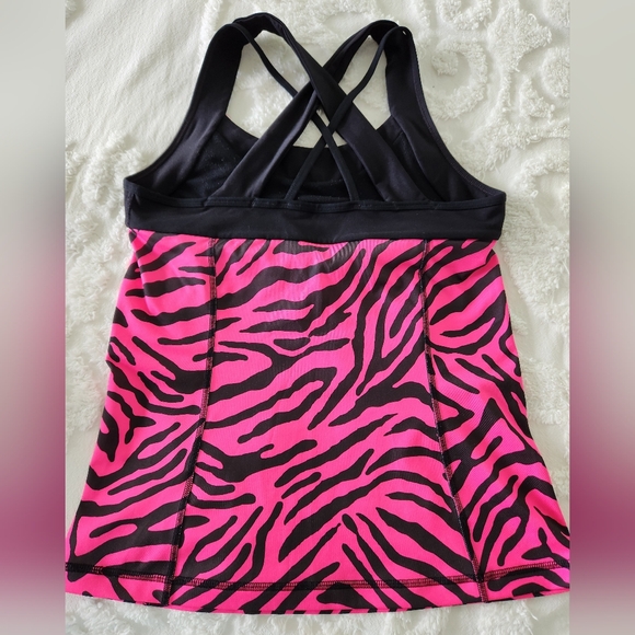 Xersion Womens Swim Top.  Built in Bra.  Fucia/Black Size M.  Razor Back - Picture 3 of 5